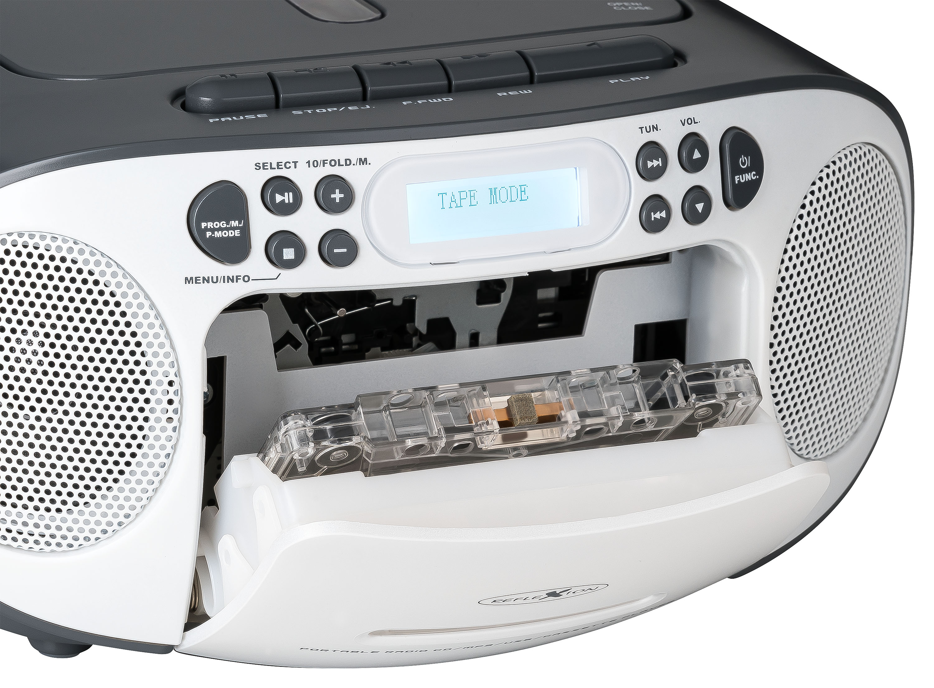 Eine weiß-graue Boombox mit eingelegter Kassette und dem Display mit der Anzeige "TAPE MODE".