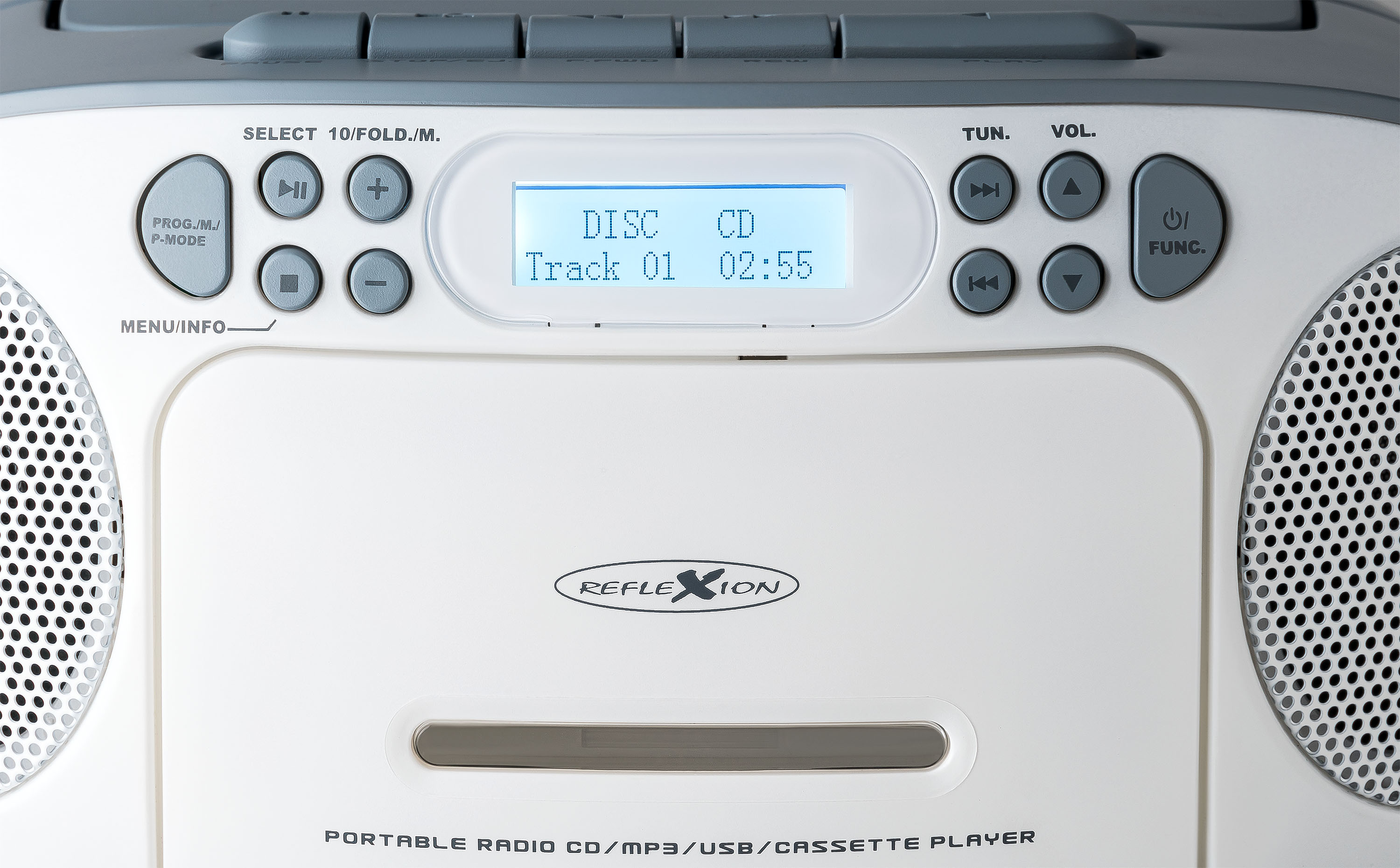 Primo piano di una radio/lettore CD portatile bianco con display digitale e pulsanti.