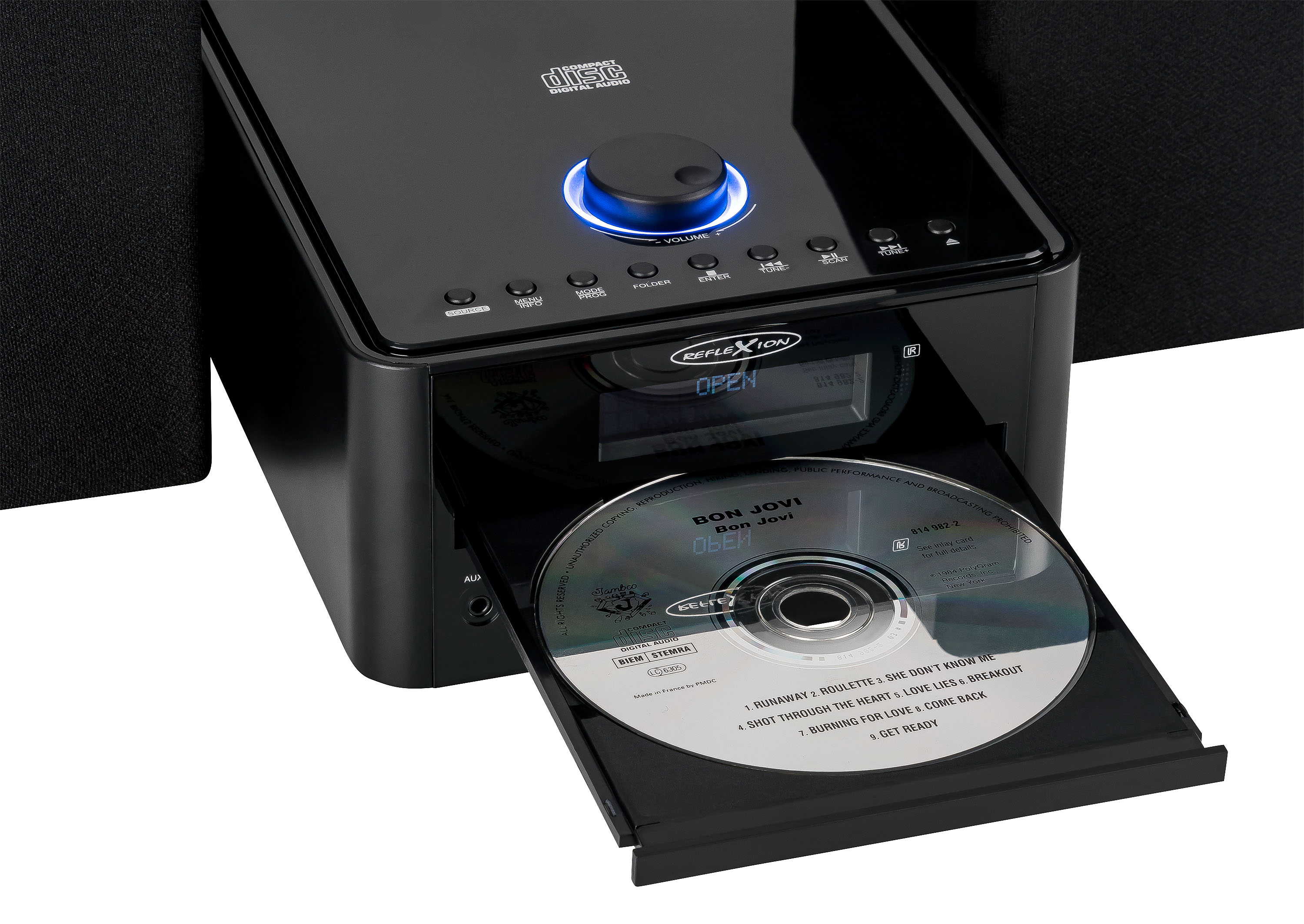 Schwarze Stereoanlage mit geöffnetem CD-Fach, das ein Bon Jovi-Album zeigt.