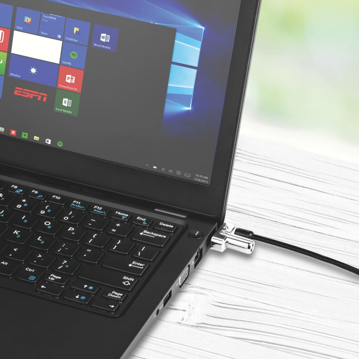 Schwarzer Laptop mit Sicherheitskabel befestigt. Tastatur und Bildschirm sichtbar.