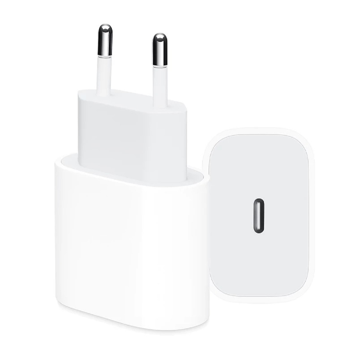 Ein weißes Ladegerät mit USB-C-Anschluss. Zweipoliger Stecker. Weißer Hintergrund.