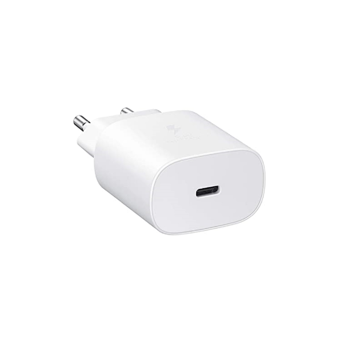 Weißes USB-C-Ladegerät mit Einzelanschluss, auf weißer Oberfläche.