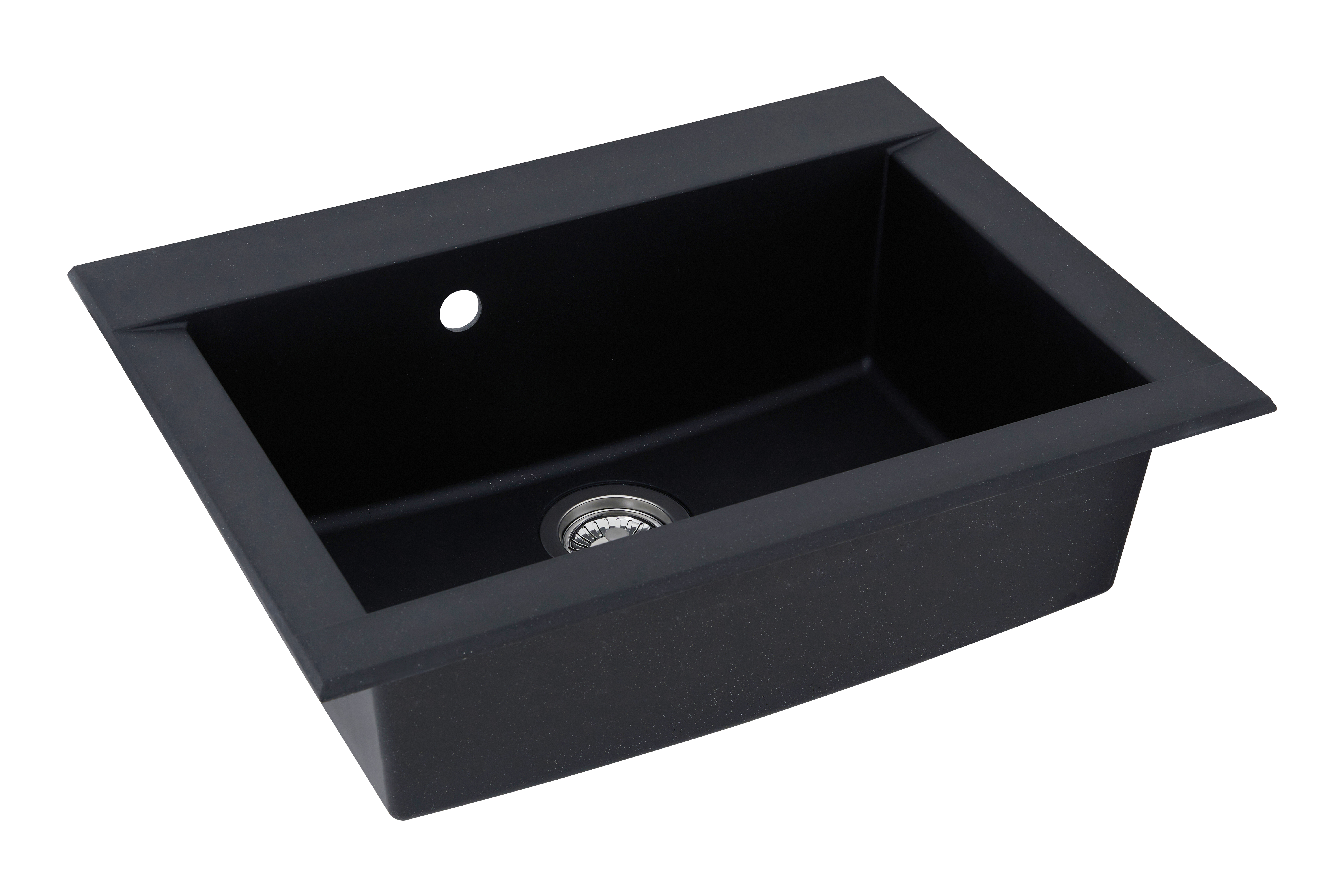 Ein schwarzes quadratisches Waschbecken mit Abfluss, isoliert auf weißem Hintergrund.