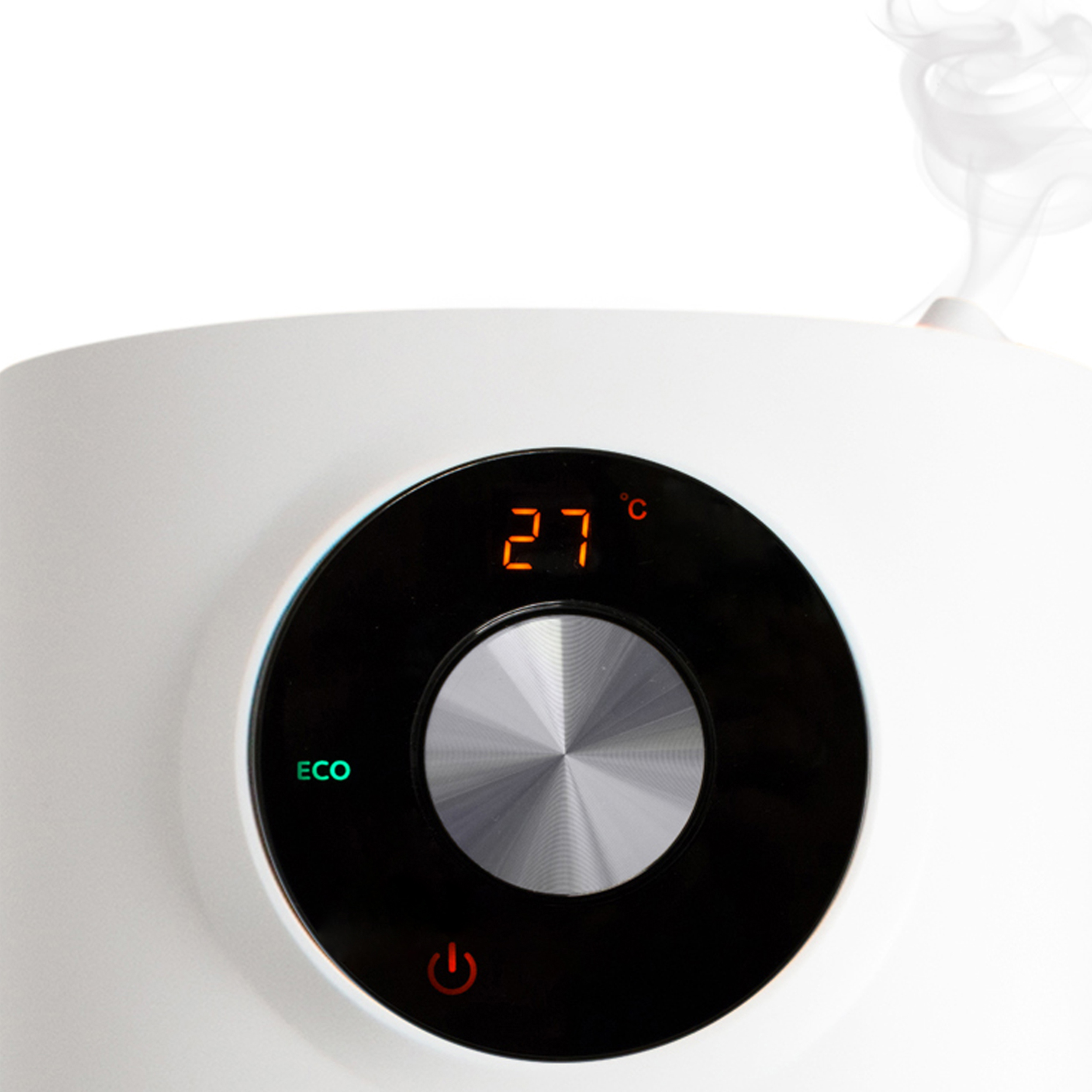 Primer plano de un panel de control de calentador de agua blanco con pantalla digital.