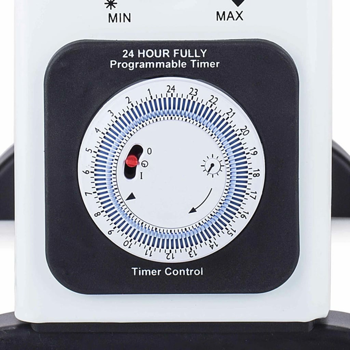 Quadrante del timer. Mostra un timer programmabile di 24 ore con indicatori numerici e indicatore rosso.