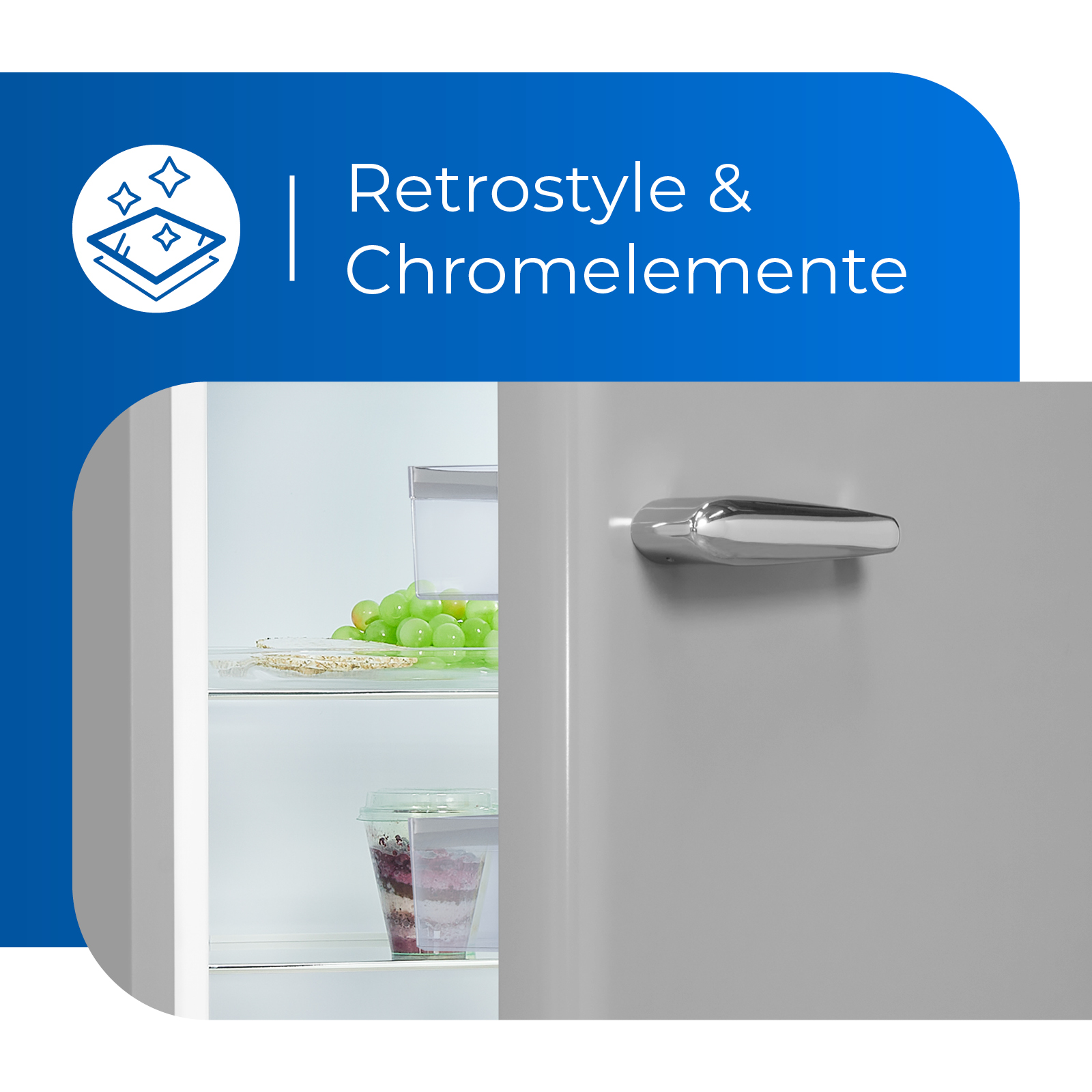 Refrigerador con puerta abierta. Dentro: uvas y recipiente con comida. Manija plateada en la puerta.
