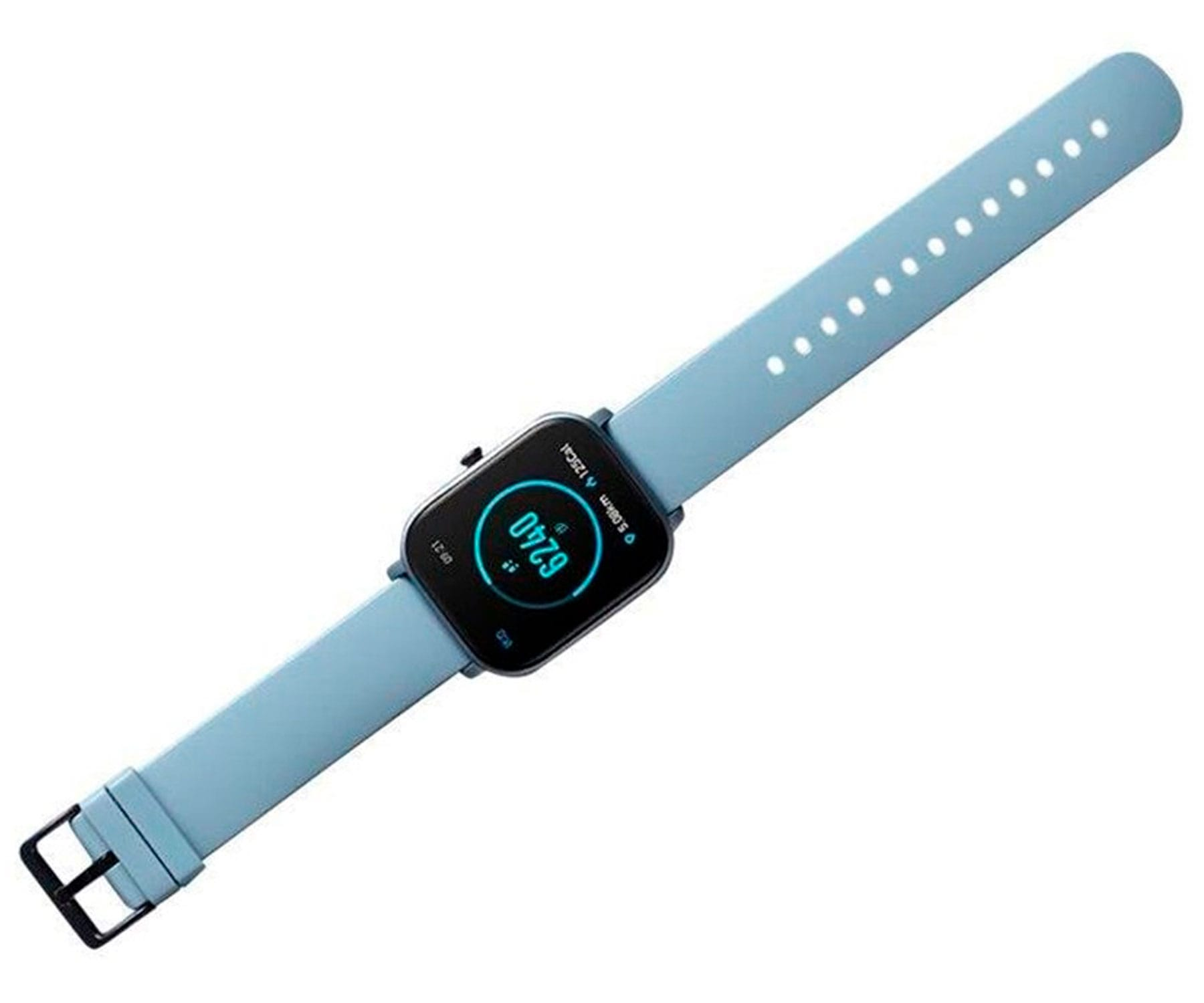 Smartwatch blu con schermo nero. Cinturino blu con fori. Sfondo bianco.