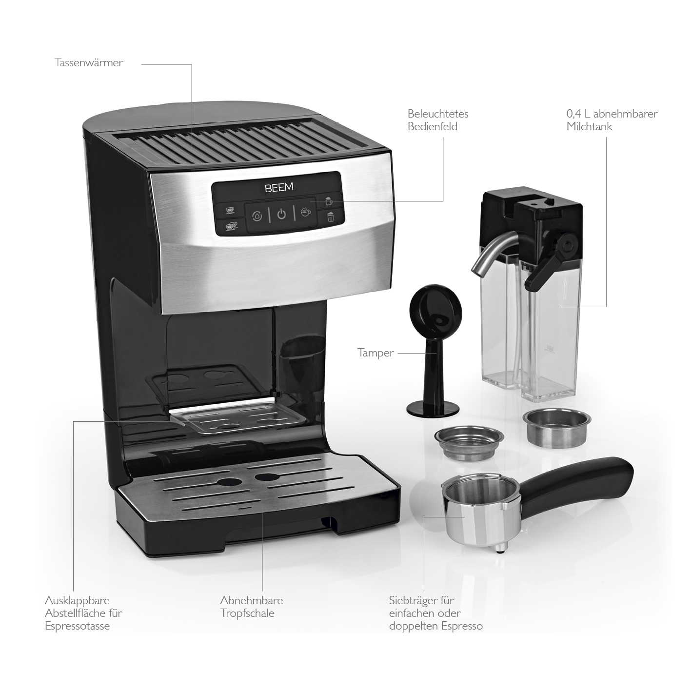 Espressomaschine mit Etiketten. Enthält Milchbehälter, Siebträger, Tamper und Tropfschale.