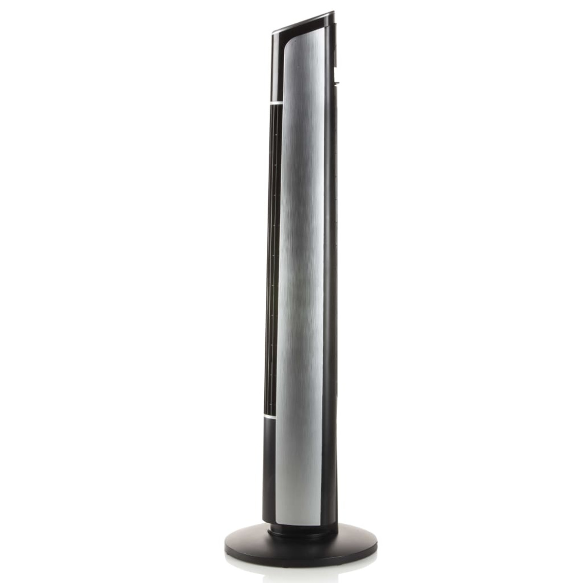 Hoher, silber-schwarzer Turmventilator auf weißem Hintergrund.