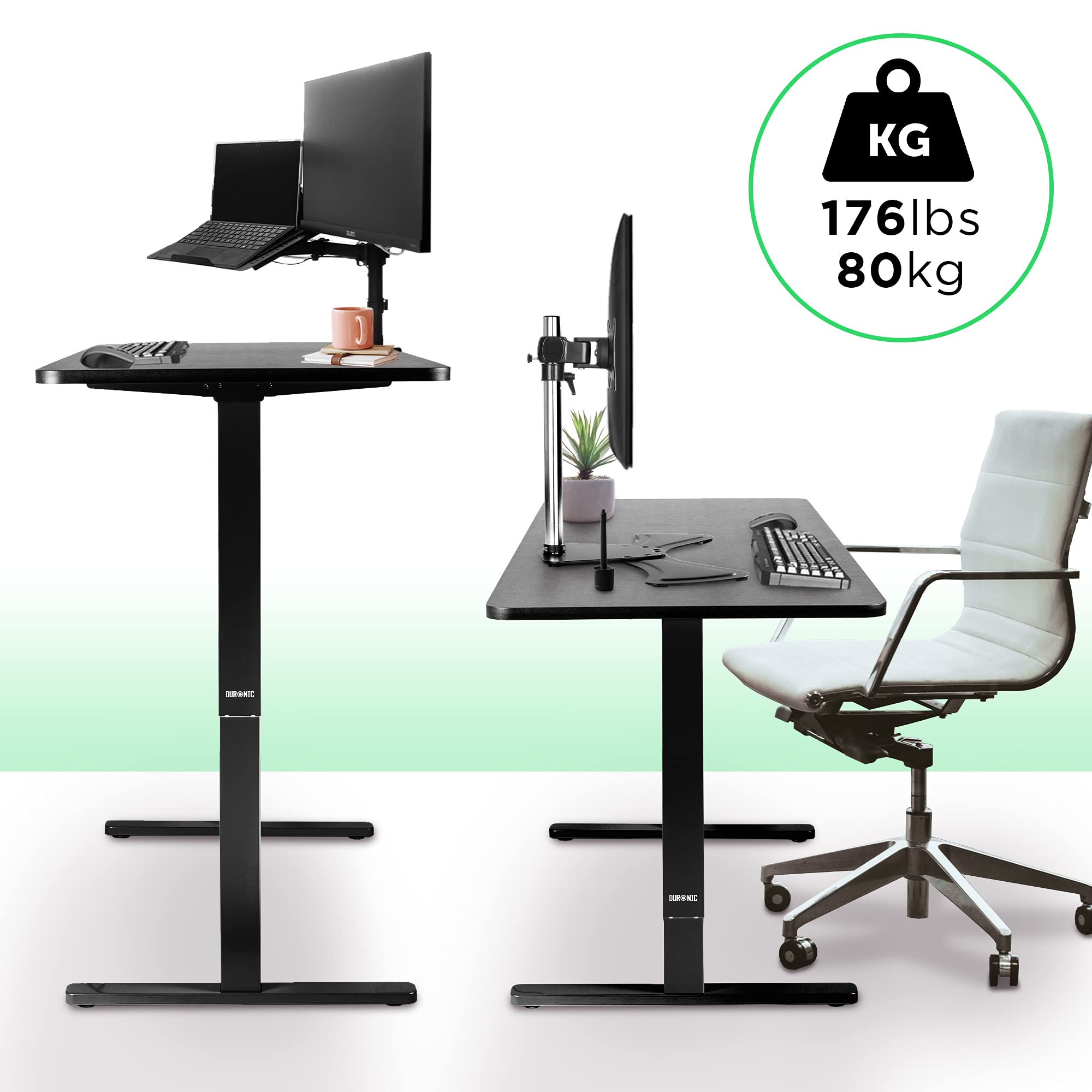 Dos escritorios de pie negros con un monitor y un portátil. Silla de oficina blanca.