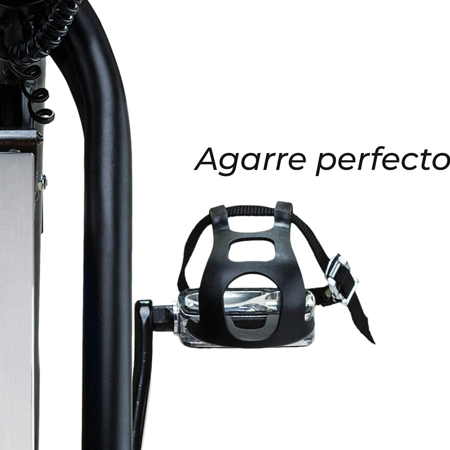 Pedal de bicicleta negro con correa, etiquetado 'Agarre perfecto', sobre fondo blanco.
