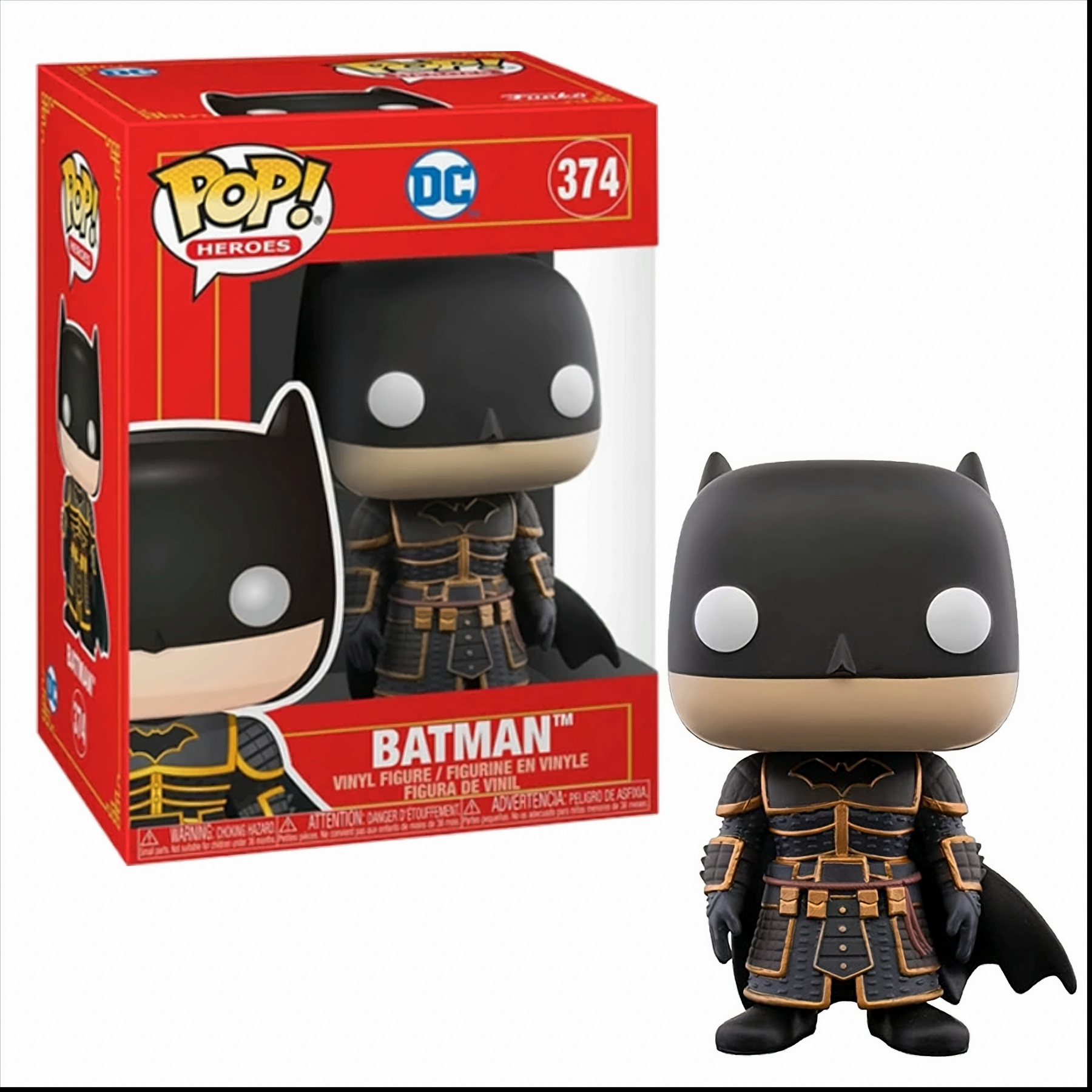 Statuetta di Batman in una scatola, con scatola rossa e Batman in piedi.