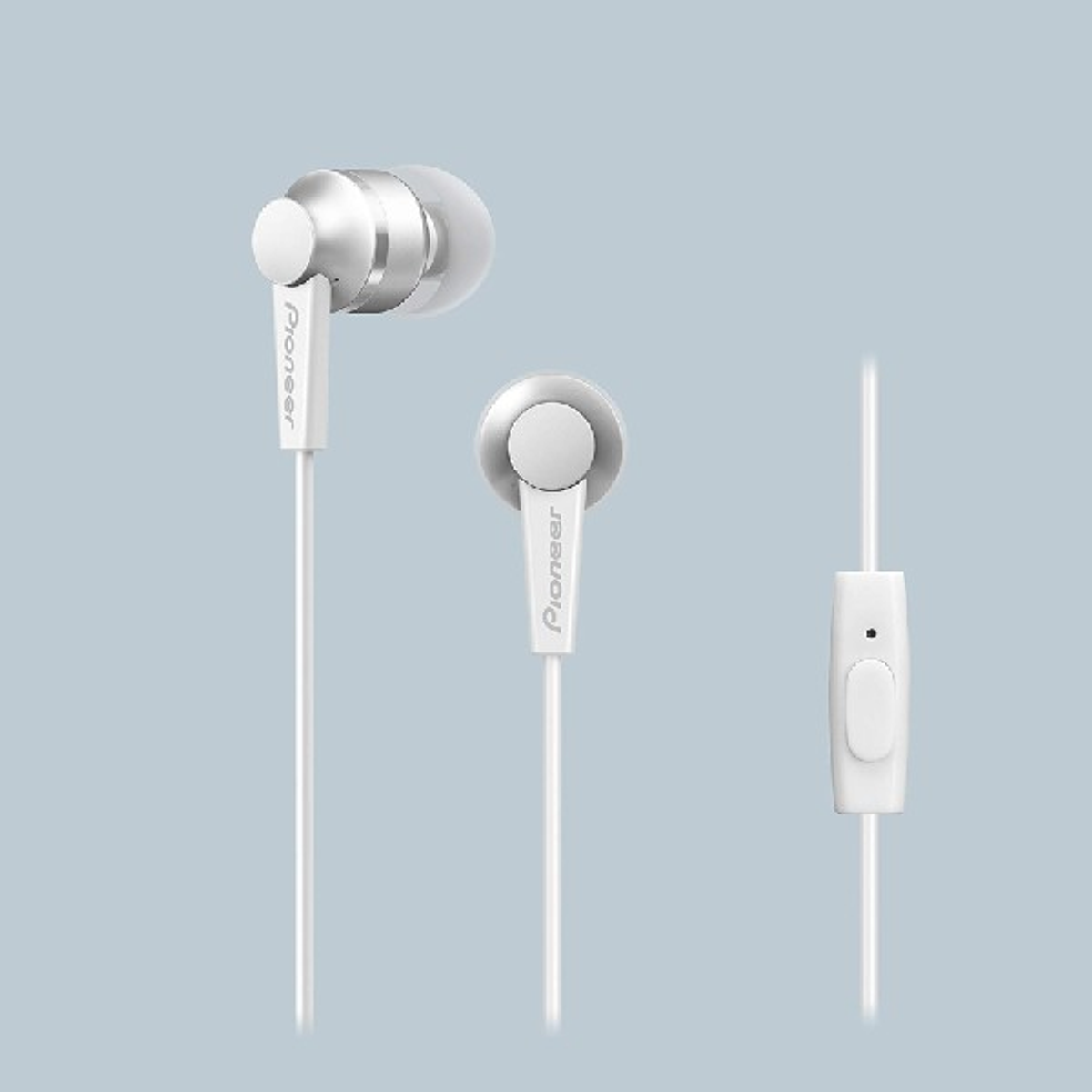 Białe słuchawki Pioneer, z kontrolerem na kablu i białym tłem.