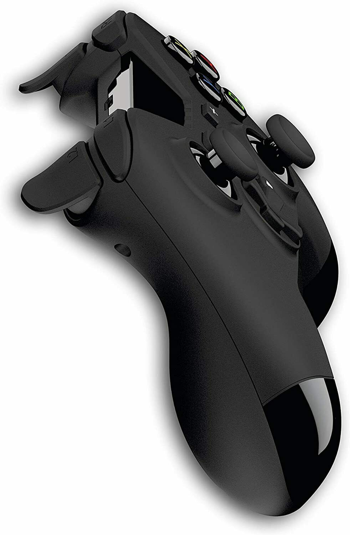 Een zwarte gamepad van bovenaf gezien, met knoppen en joysticks, witte achtergrond.