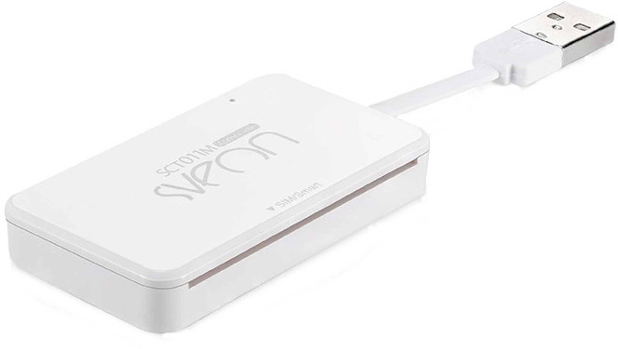 Lector de tarjetas blanco con cable USB conectado, sobre superficie blanca.