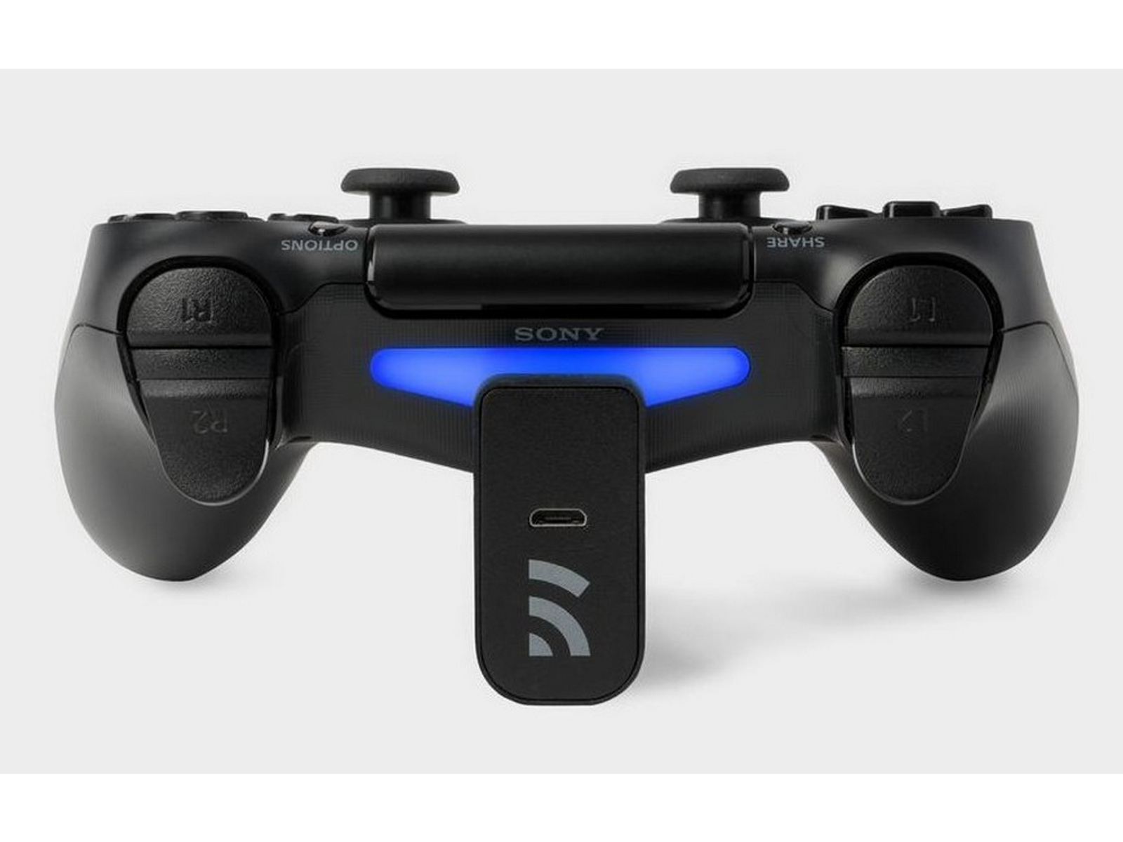 Controller nero con barra luminosa blu e adattatore USB-C.