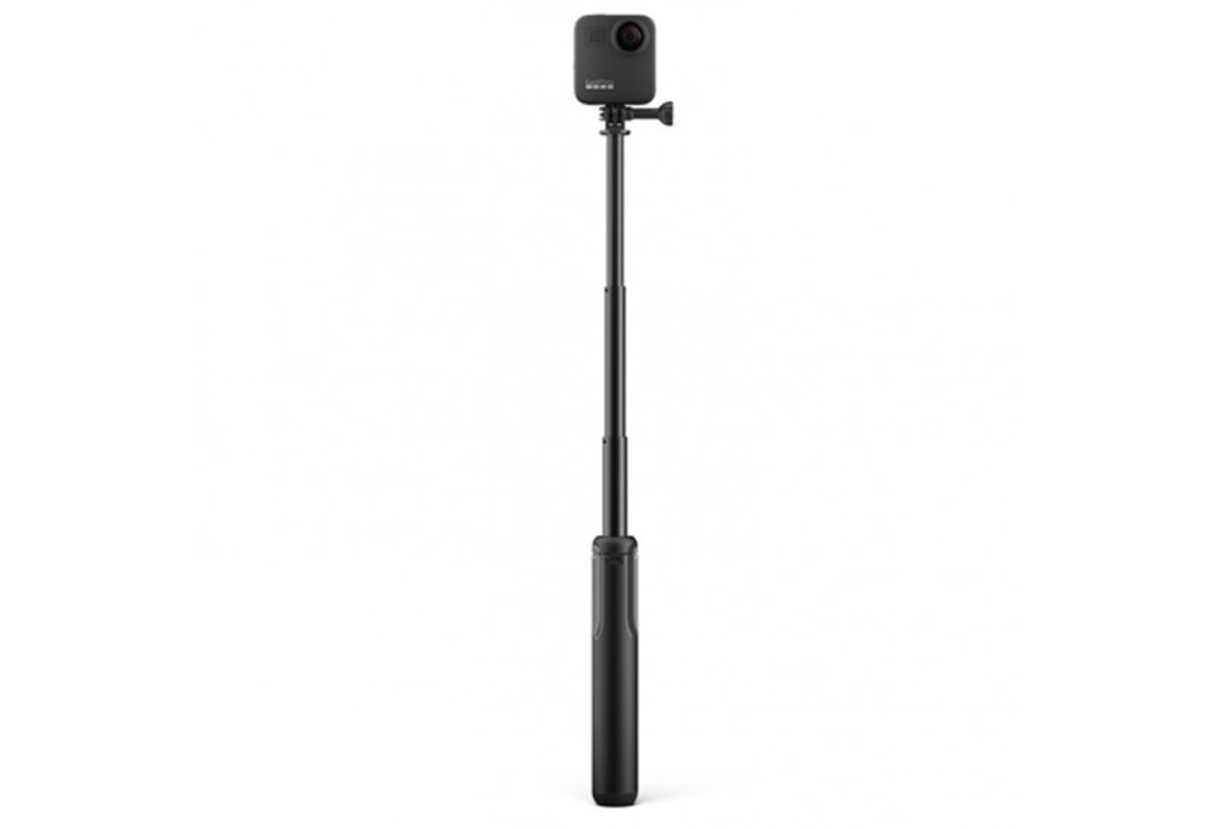 Schwarze GoPro-Kamera an einem langen Selfie-Stick, vor weißem Hintergrund.
