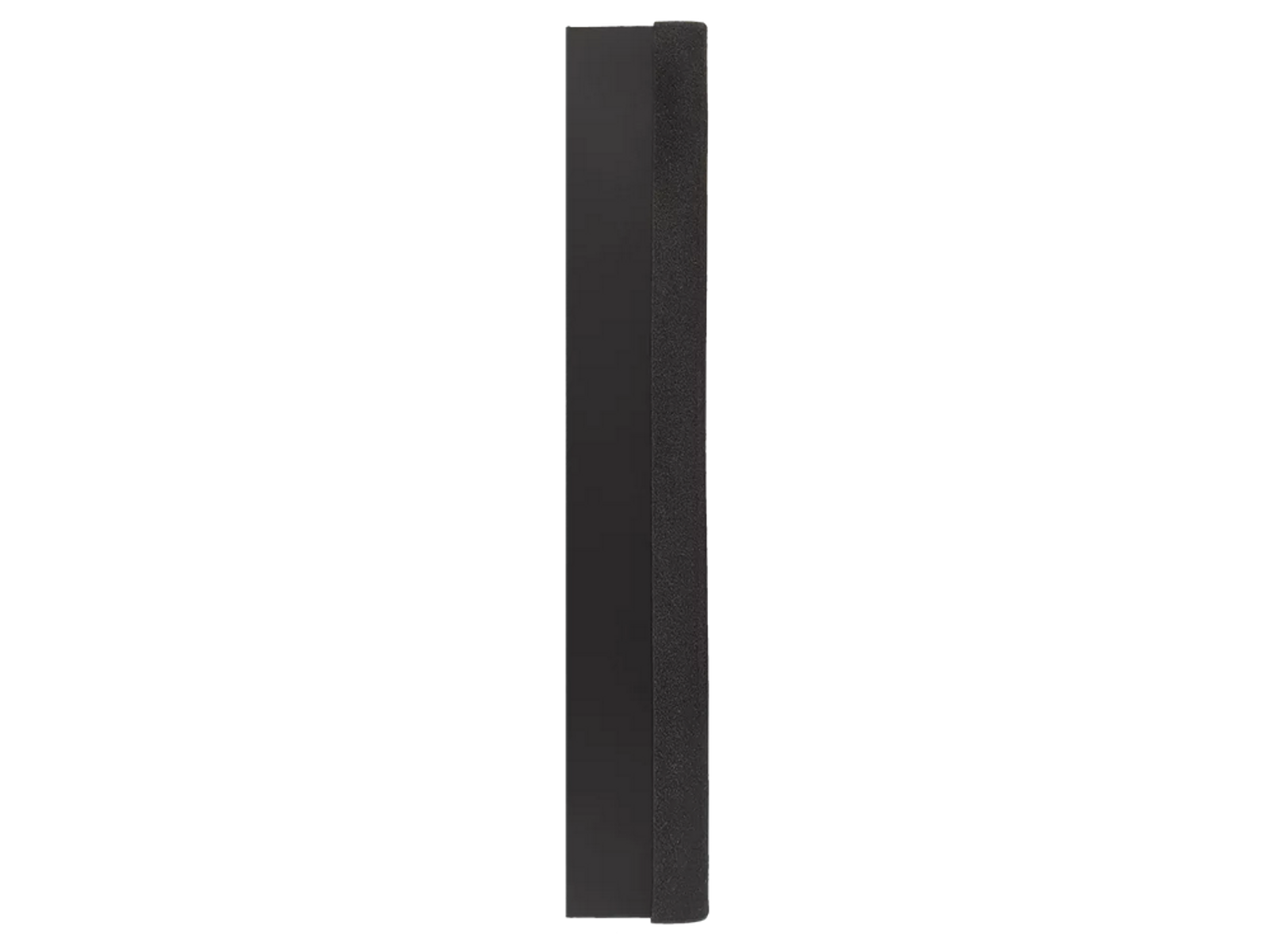 Un oggetto nero solido, forse un altoparlante o una soundbar, su sfondo nero.
