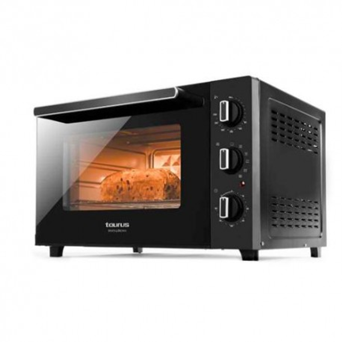 Forno Taurus nero con pane all'interno. Tre manopole laterali. Sfondo bianco.