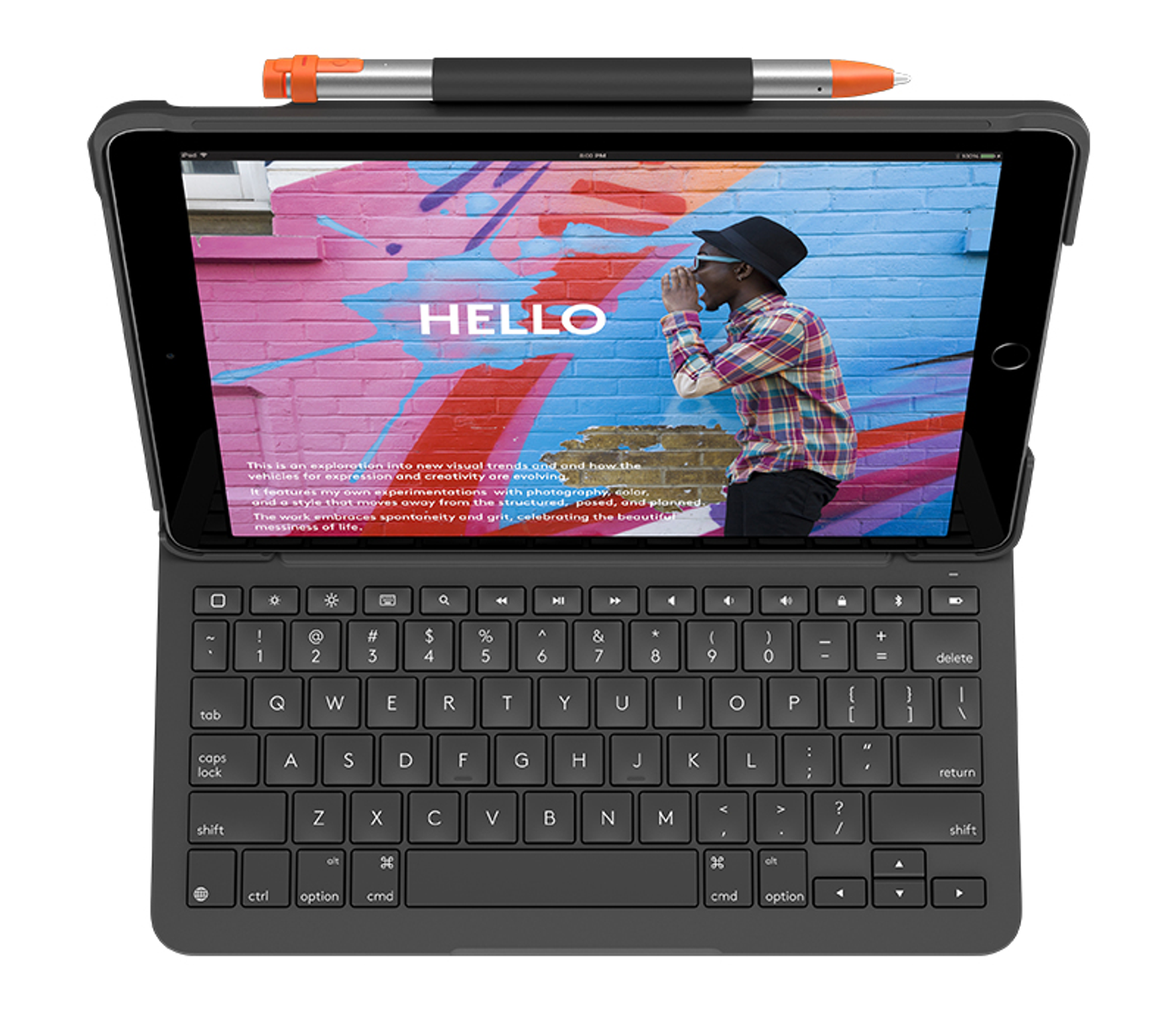 Otwarty iPad z klawiaturą. Ekran wyświetla kolorowy tekst ze słowem 'HELLO'.