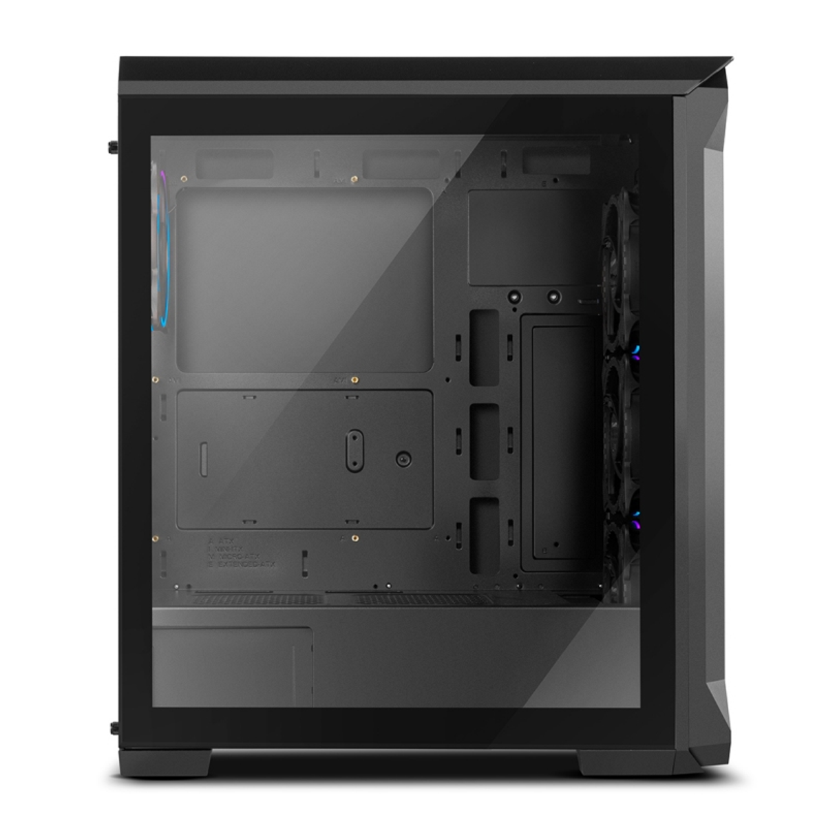 Carcasa de computadora negra con panel lateral de vidrio, mostrando componentes internos.