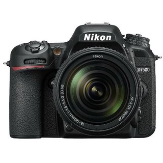 NIKON D 7500 + 18-140MM ED-VR - VBA510K002 Spiegelreflexkamera, 20,9 Megapixel, 18-140 mm Objektiv (AF-S, DX, ED, VR), Touchscreen Display, WLAN, Schwarz