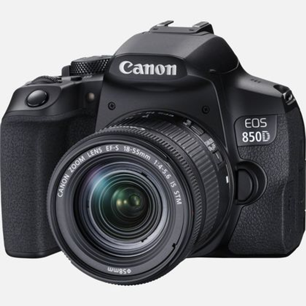 Eine schwarze Canon EOS 850D Kamera mit Objektiv. Sie ist vor weißem Hintergrund.