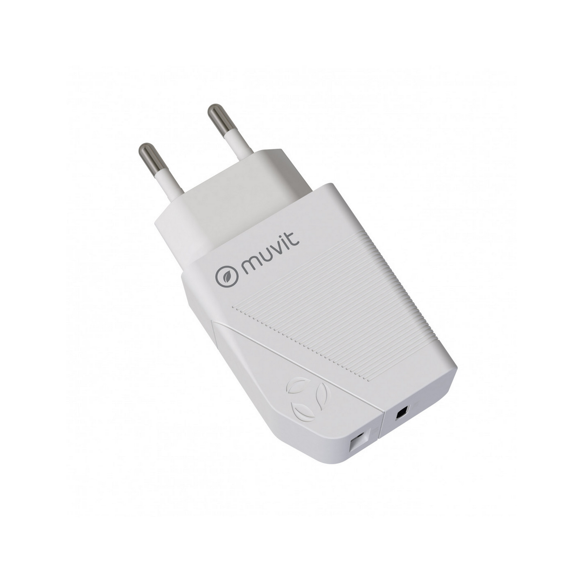 Adaptador de corriente blanco con dos clavijas.