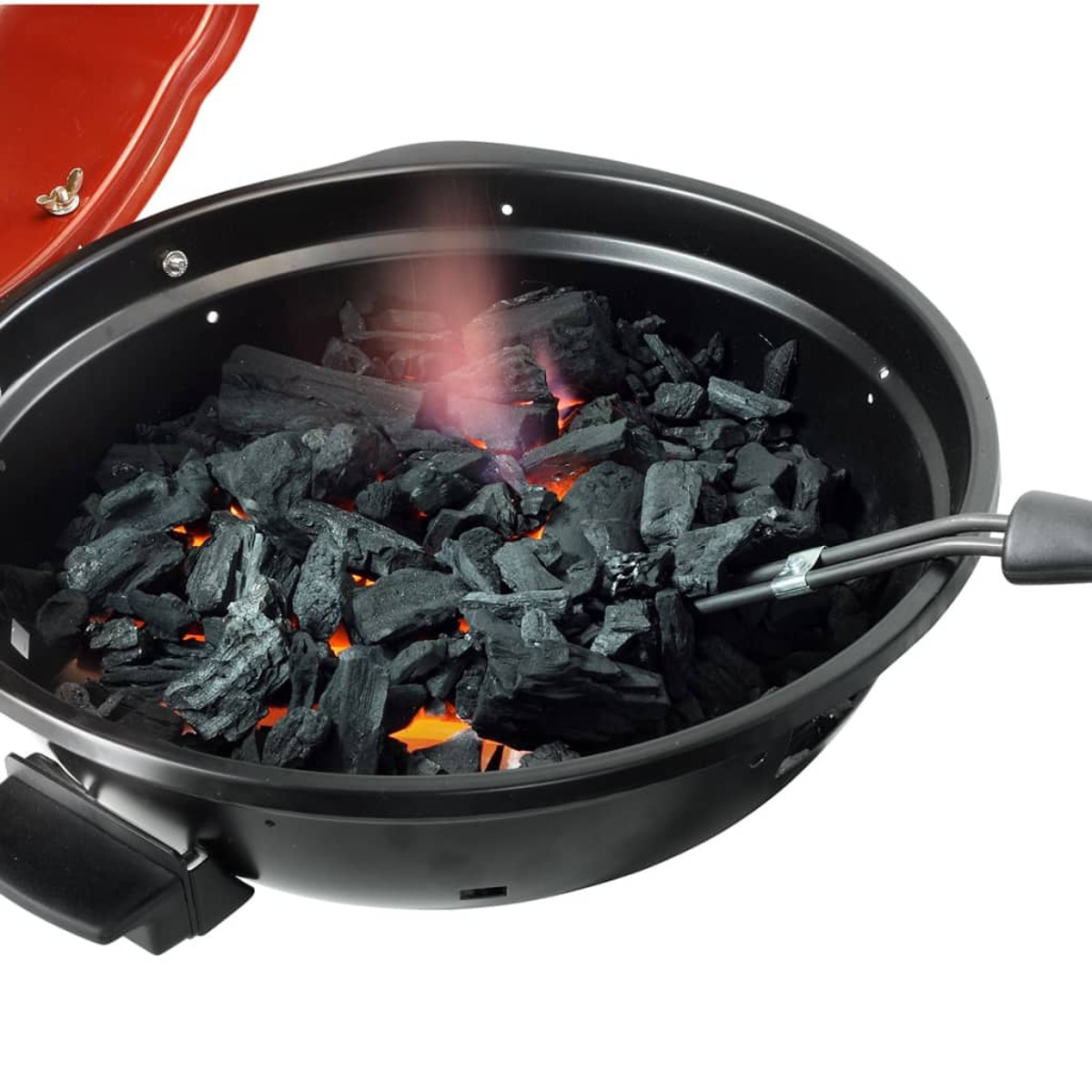 Un barbecue a carbone nero con carboni rossi incandescenti all'interno.