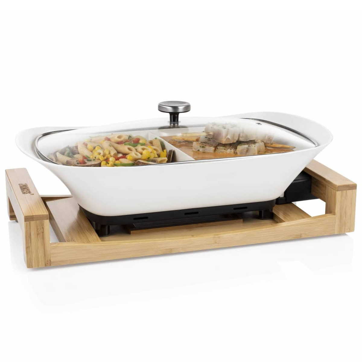 Calentador de alimentos blanco con tapa de cristal y base de bambú, con comida.