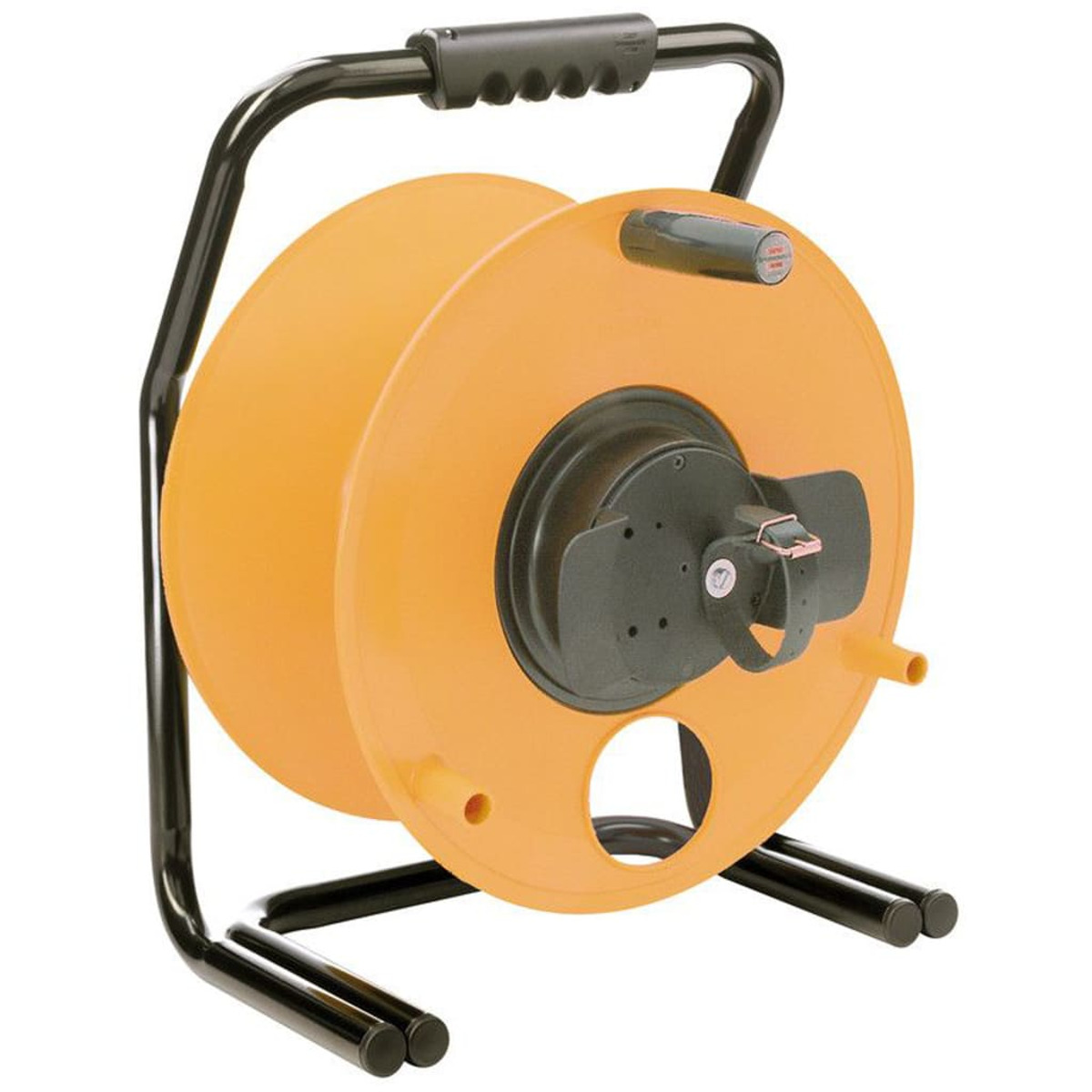 Orange Kabeltrommel auf schwarzem Ständer. Trommel mit Griff und Steckdose.