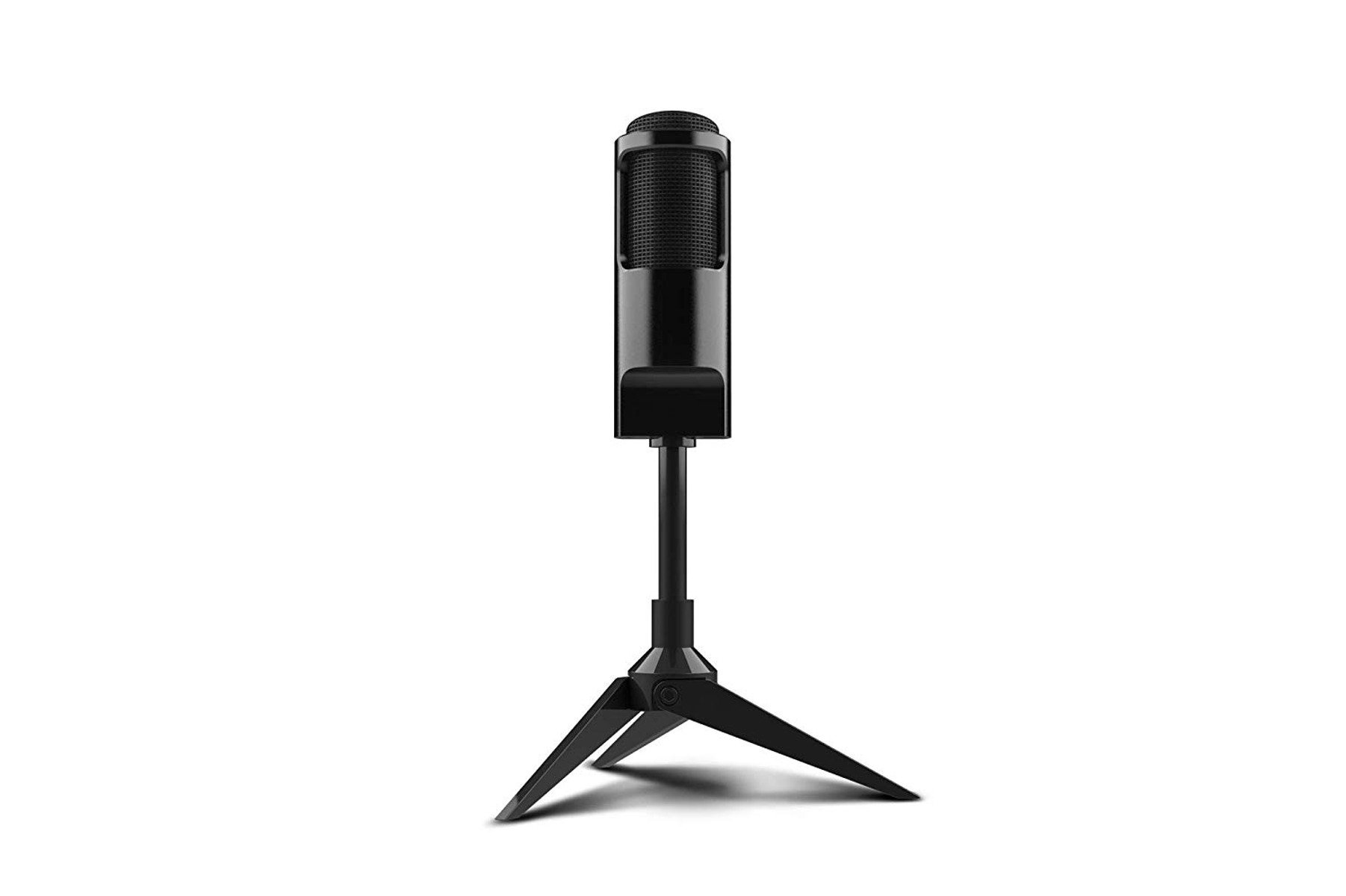 Czarny mikrofon na czarnym statywie na białym tle.