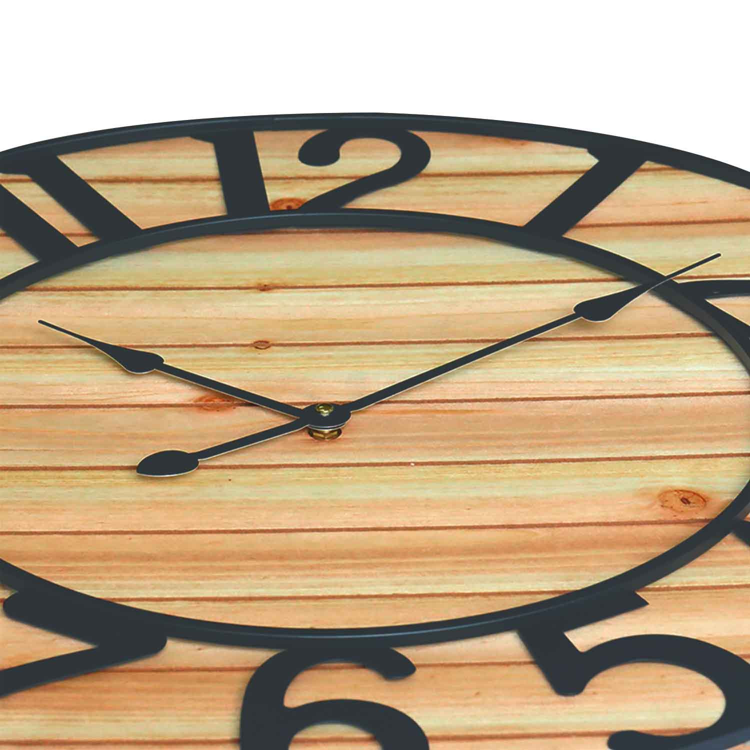 Reloj de madera con detalles negros. Reloj con fondo de madera y números negros.