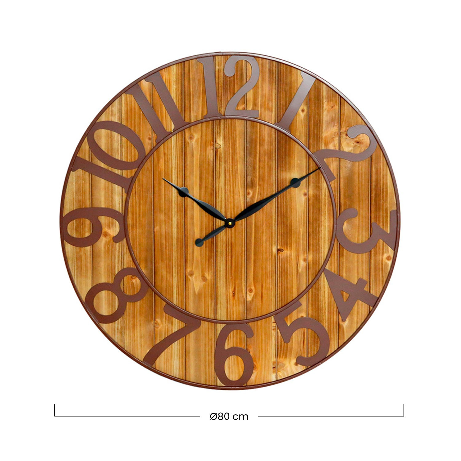 Reloj de pared de madera con números y manecillas marrones, mostrando las 2:10, montado en blanco.