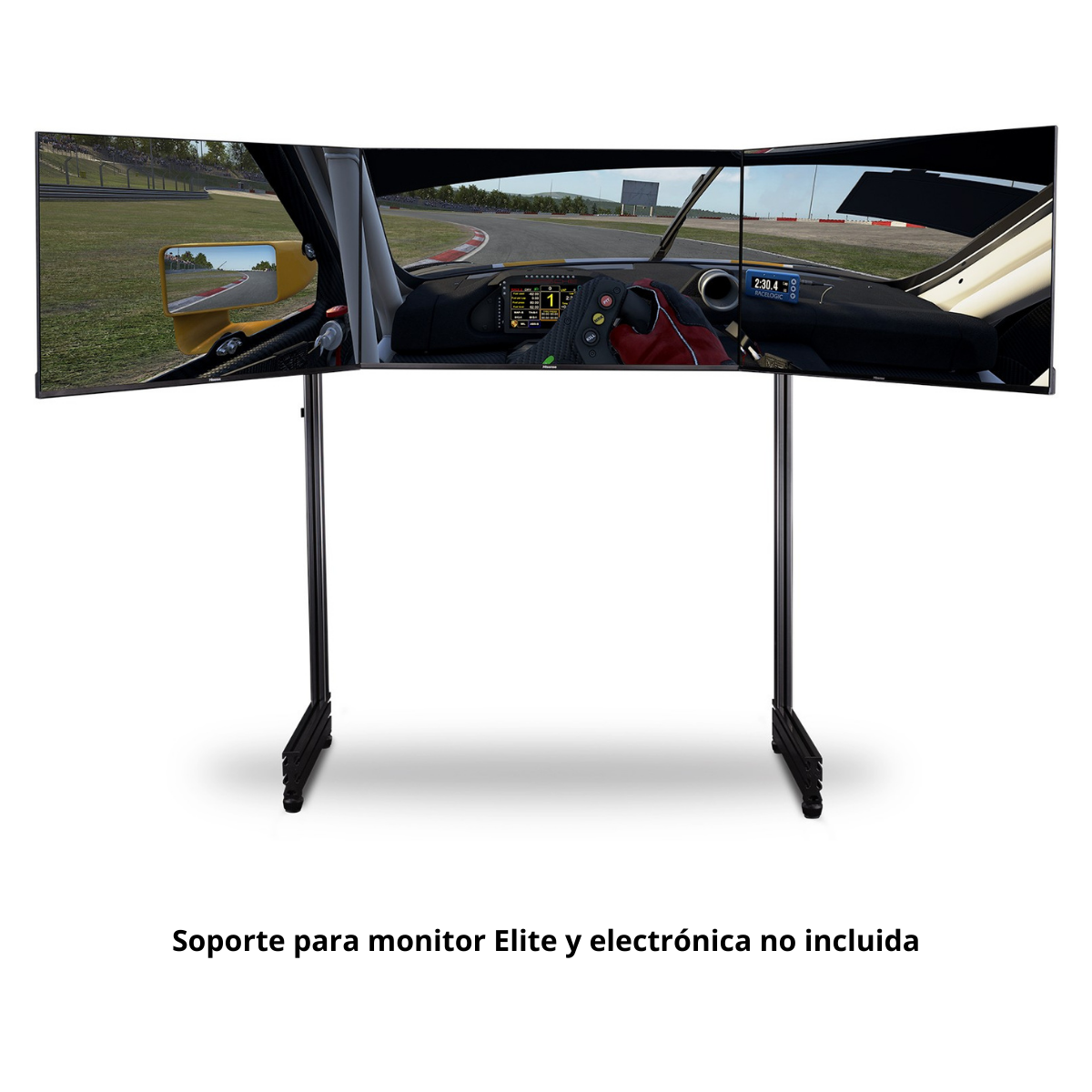 Supporto per triplo monitor che mostra un gioco di corse su tre schermi, con sfondo bianco.