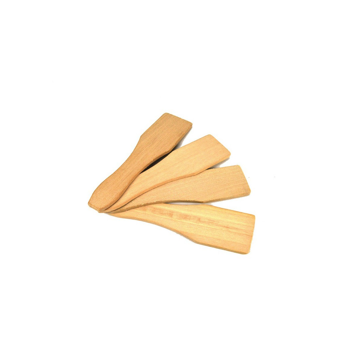 Cuatro espátulas de madera, dispuestas en forma de abanico sobre una superficie blanca.