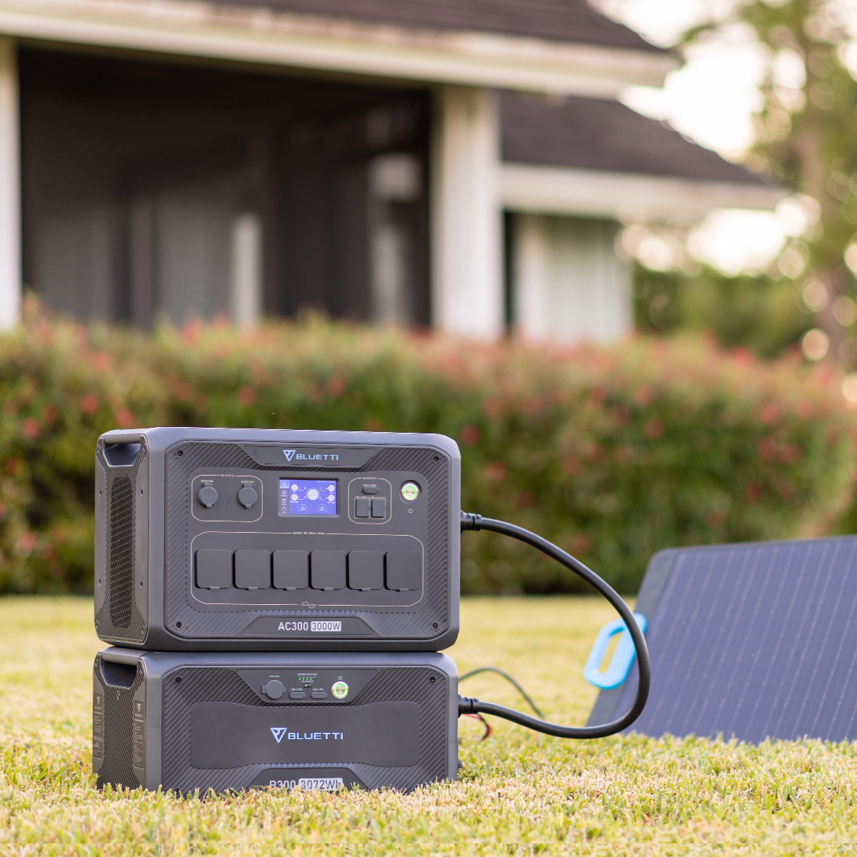 BLUETTI Portable Stromerzeuger Wh Solarpanel 2xB300 LiFePO4 Erweiterungsbatterien AC300+3xPV200 Schwarz Powerstation mit 6144