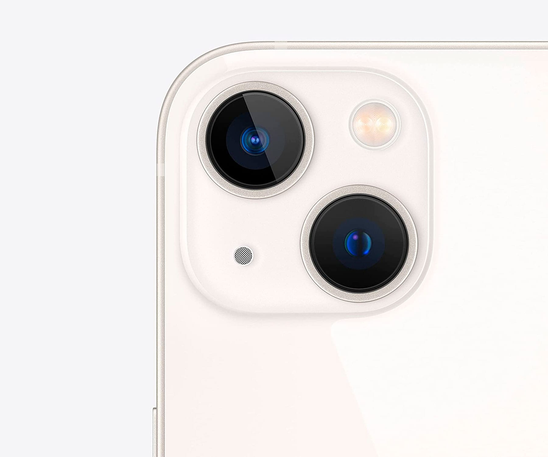 Zbliżenie modułu kamery smartfona z dwoma obiektywami, lampą błyskową i małą kropką mikrofonu na białym tle.