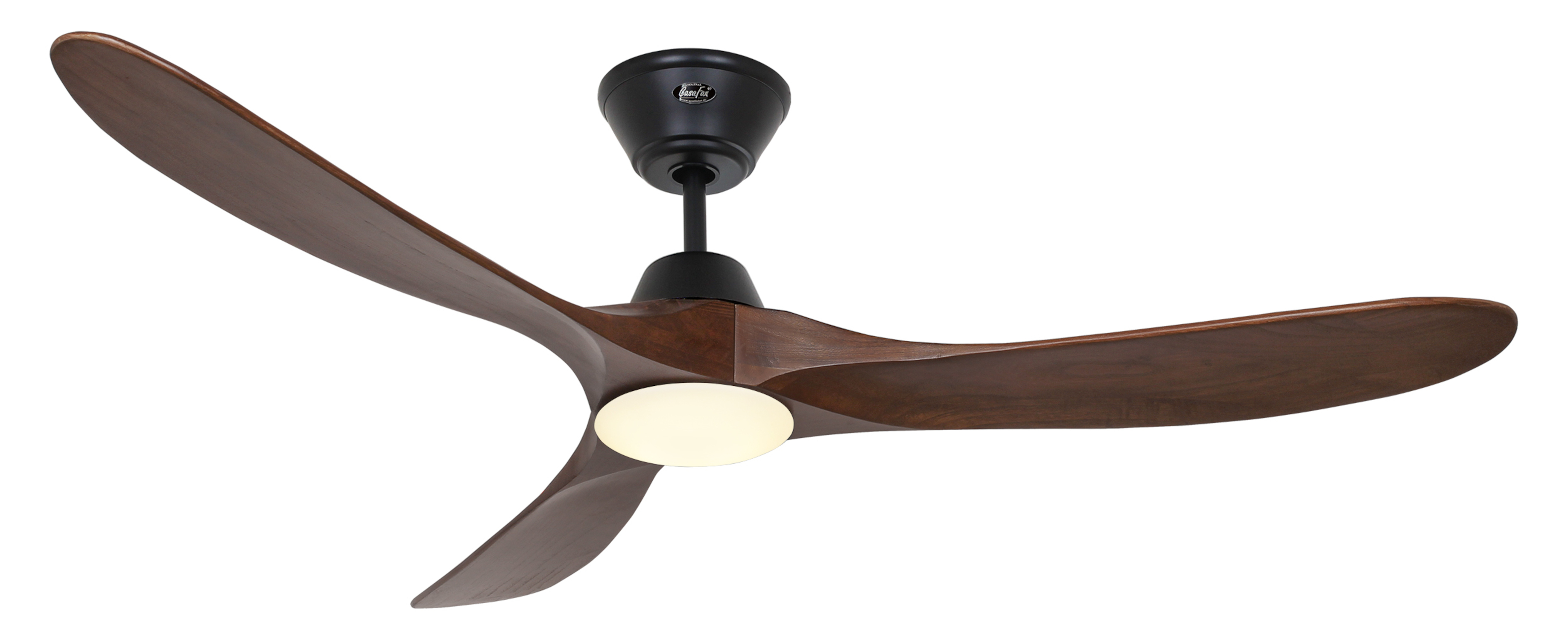 Un ventilatore da soffitto nero con tre pale in legno. Le pale sono curve.