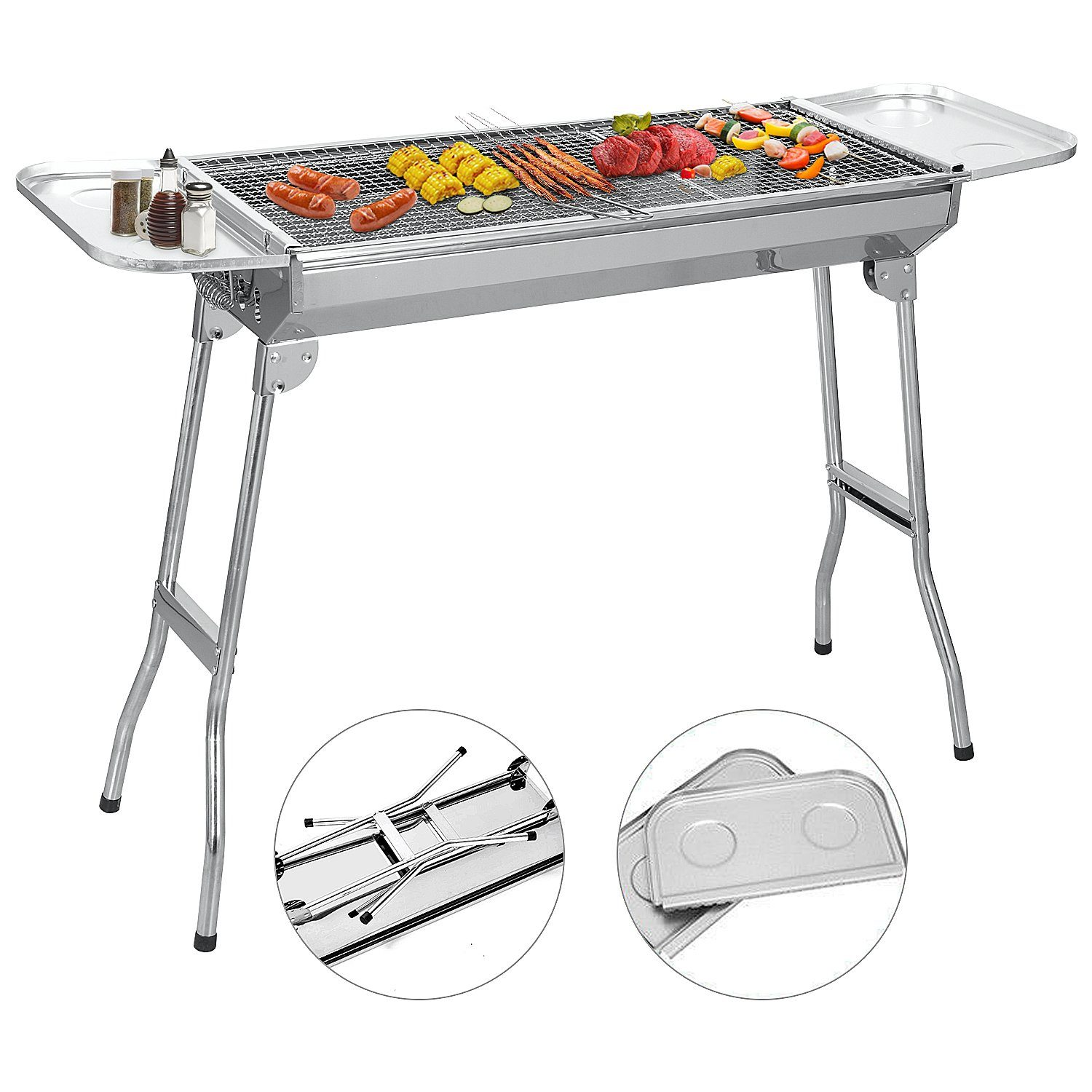 Ein silberner Klappgrill mit Essen darauf. Zwei Seitentabletts und eine Nahaufnahme der zusammengeklappten Beine werden ebenfalls gezeigt.