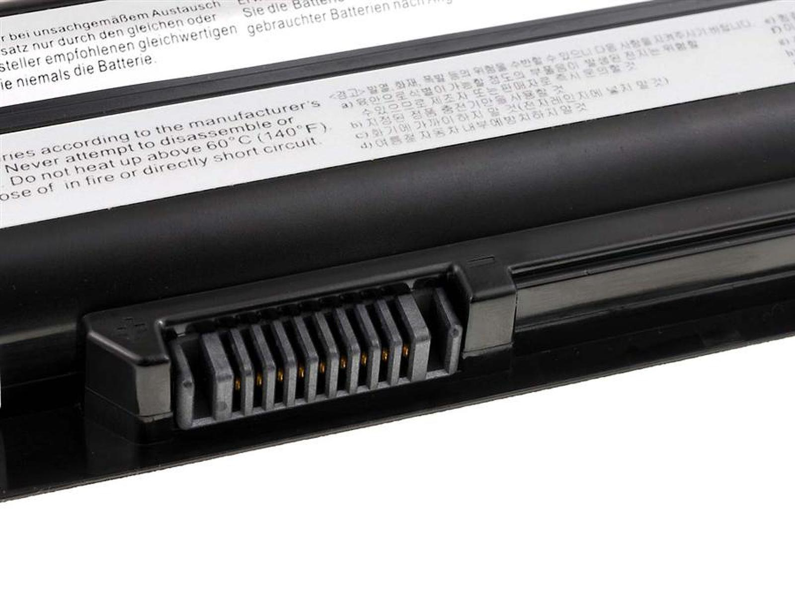 Una batería negra con un conector. La batería tiene varios pines dorados pequeños.