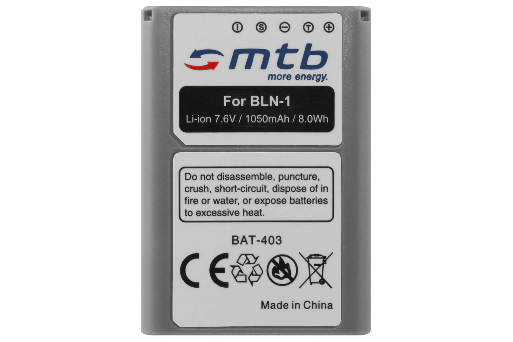 Eine graue Batterie mit einem weißen Etikett, das die Batteriespezifikationen angibt.