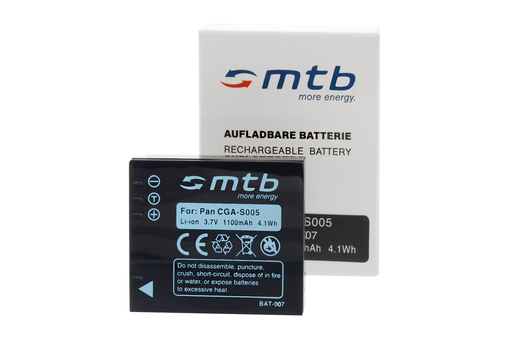 Zwei Batterien und eine Box. Die Box hat ein Logo und Text.