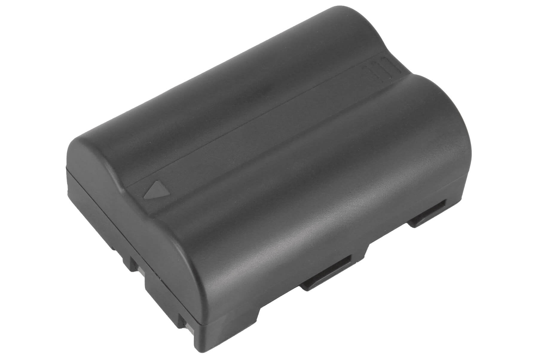 Eine schwarze Batterie mit glatter Oberfläche. Die Batterie ist auf weißem Hintergrund isoliert.