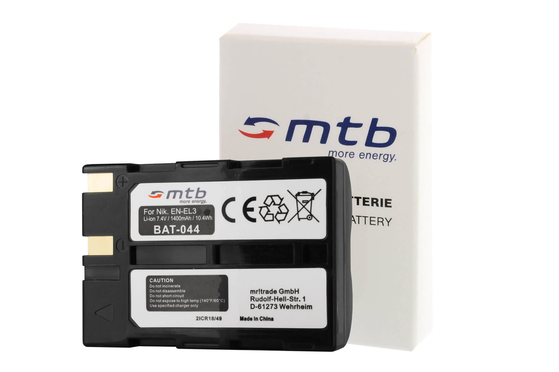 Eine schwarze Batterie mit einer weißen Box. Die Batterie und die Box haben Text. Batteriekontakte sind sichtbar.