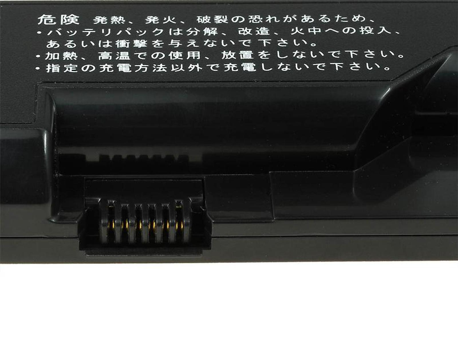 Primer plano de una batería de portátil negra. Contactos dorados visibles. Texto de advertencia en japonés.