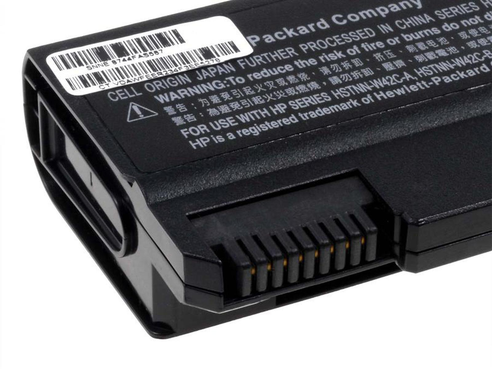 Una batería negra con texto y un conector. El texto es blanco.