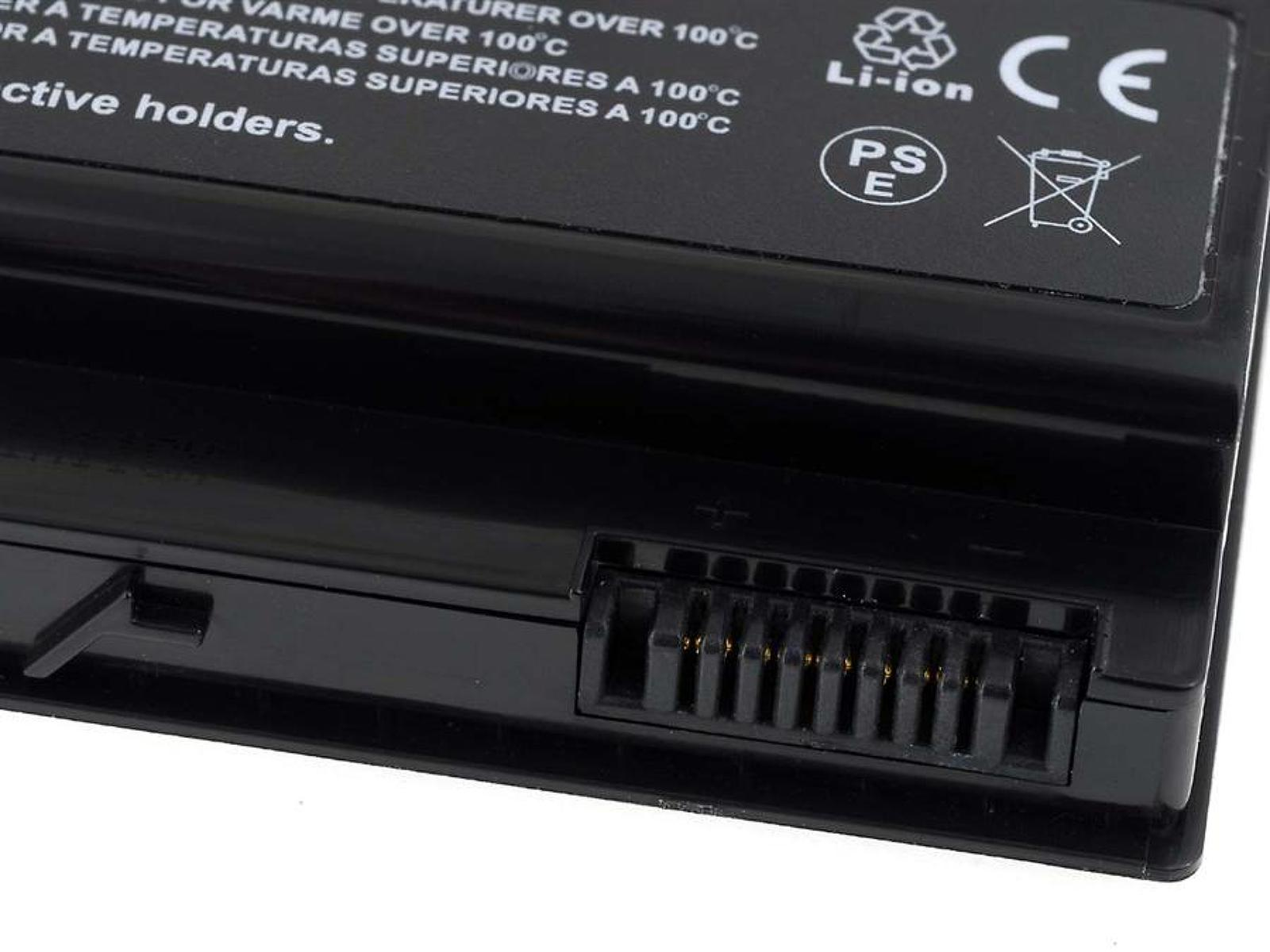 Batería negra con conector. Tiene texto y advertencias. El fondo es blanco.