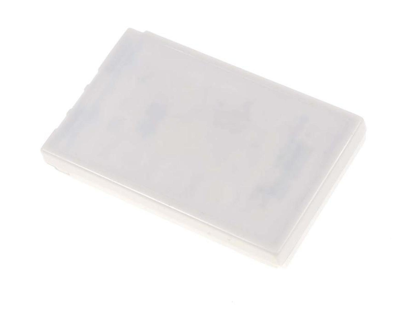 Caja de plástico rectangular blanco. La caja tiene tapa transparente.