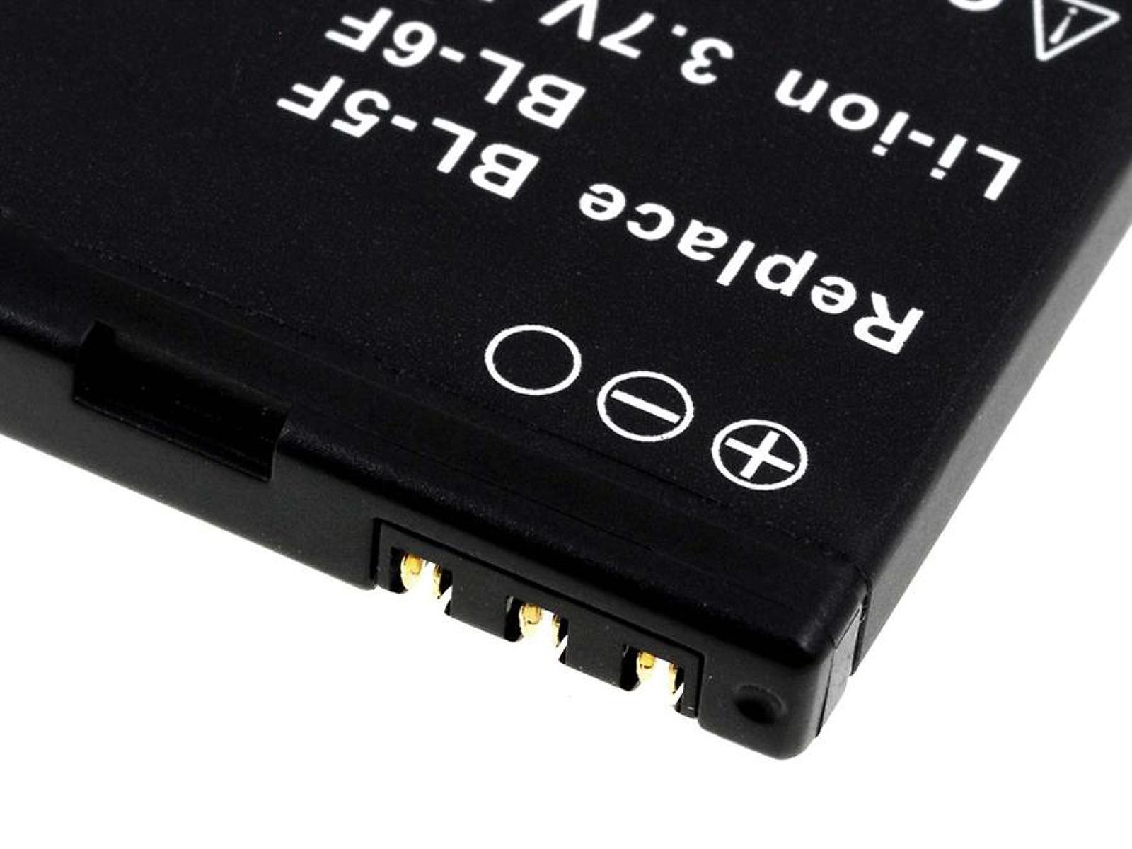 Batería negra con conector. La batería tiene tres conectores dorados.